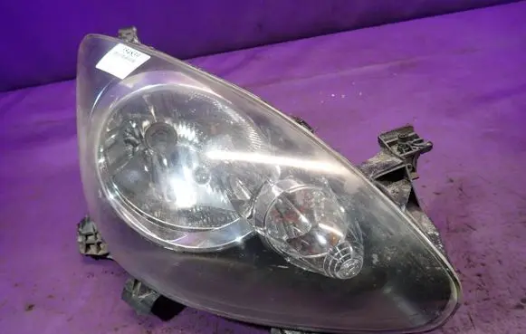 Toyota Aygo AB10 Headlight/headlamp 81110-0H010