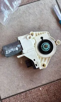 Audi A6 S6 C6 4F Front door window regulator motor 4F0959802B