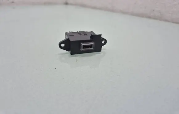 Alfa Romeo Giulia USB socket connector 00505487510