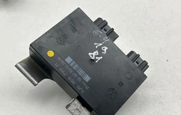 Volkswagen Golf IV Comfort/convenience module 1J0959799N