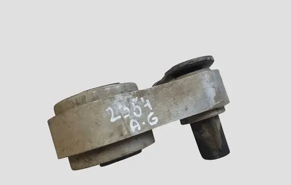 Ford Fiesta Engine mount bracket