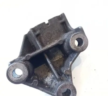Volvo S60 Engine mounting bracket 08649267