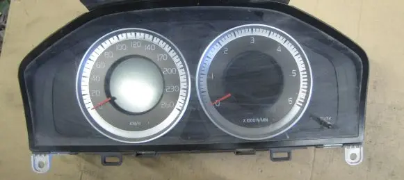 Volvo V60 Speedometer (instrument cluster) 31327582AA