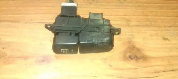 Mitsubishi Carisma Windscreen/window heater switch