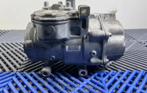 Toyota RAV 4 (XA40) Air conditioning (A/C) compressor (pump) 0422000533 ES27C 6B04625