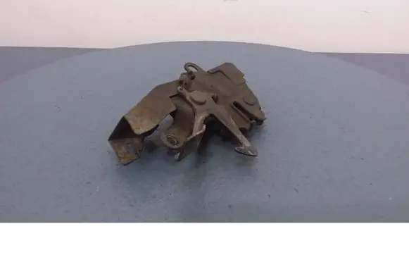 Lexus IS 200-300 Engine bonnet/hood lock/catch