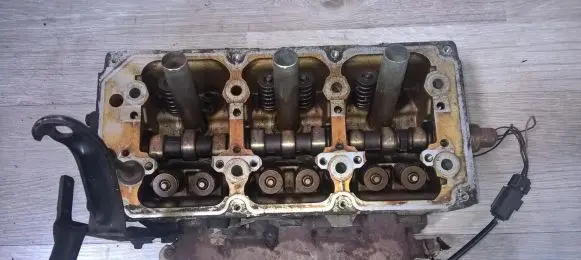 Chrysler 300M Engine head b5117