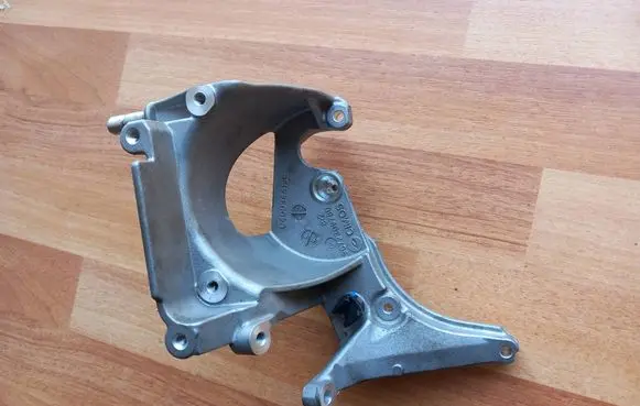 Citroen C4 II Picasso Fuel filter bracket/mount holder 9672309780