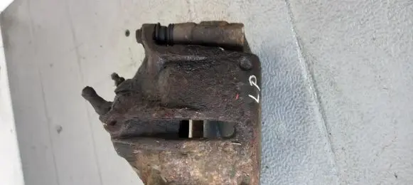 Ford Mondeo Mk III Front brake caliper