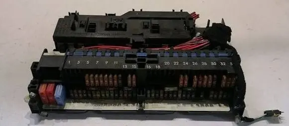 BMW X3 E83 Fuse module 8364540