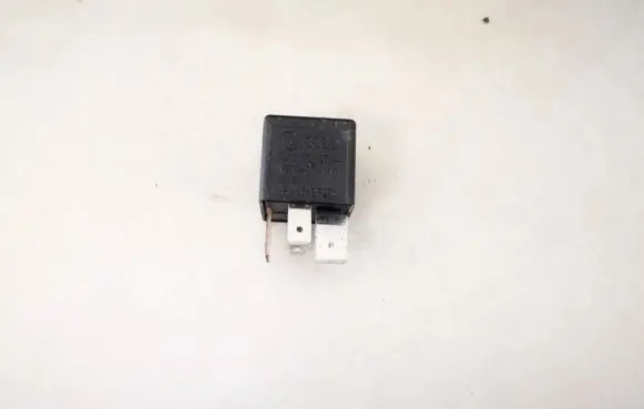 Volkswagen Touareg I Other relay 3d0951253a v23134-b59-x418