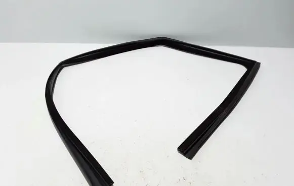 Land Rover Evoque I Front door rubber seal LR052648