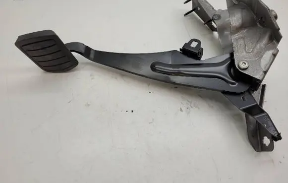 Peugeot 5008 II Brake pedal 6C3043