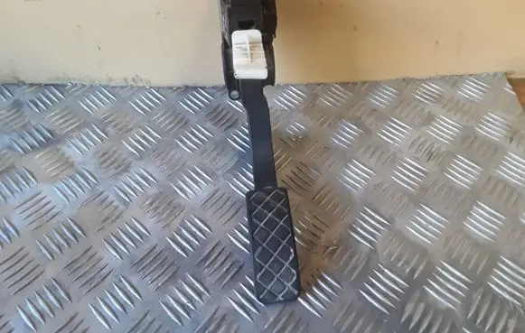 Volkswagen Golf IV Accelerator throttle pedal 0281002342 1J1721503K