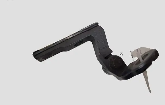 Volvo V40 Front door lower hinge