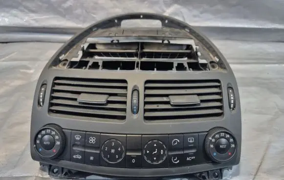 Mercedes-Benz E W211 Climate control unit 2118300085