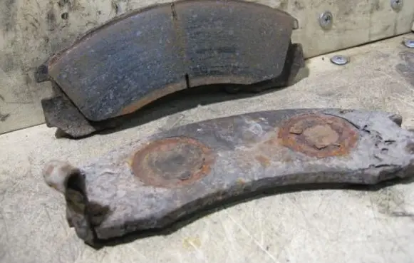 Mitsubishi Pajero Sport I Brake pads (front) KOMPL4VNT