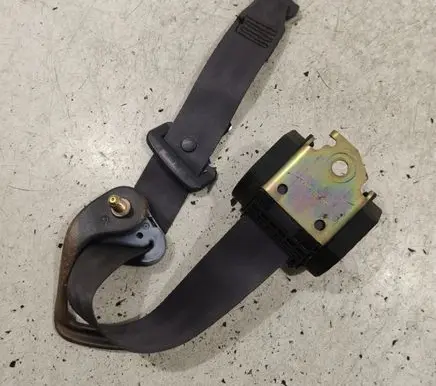 Middle seatbelt (rear)