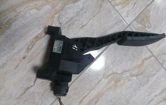 Opel Zafira A Accelerator throttle pedal 0281002298 90581208