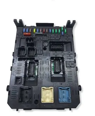 Peugeot 5008 Fuse module 967847718001 230349101 20977771