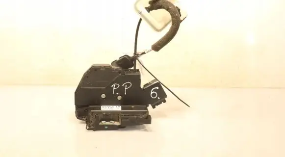 Renault Latitude (L70) Front door lock