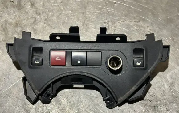 Peugeot Partner Electric window control switch 9680931977