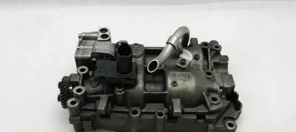 Audi A4 S4 B8 8K Oil pump 03L103537