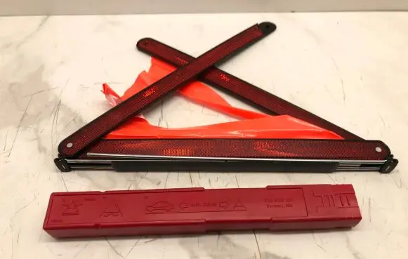 Audi A6 S6 C6 4F Emergency warning sign 7L0860251