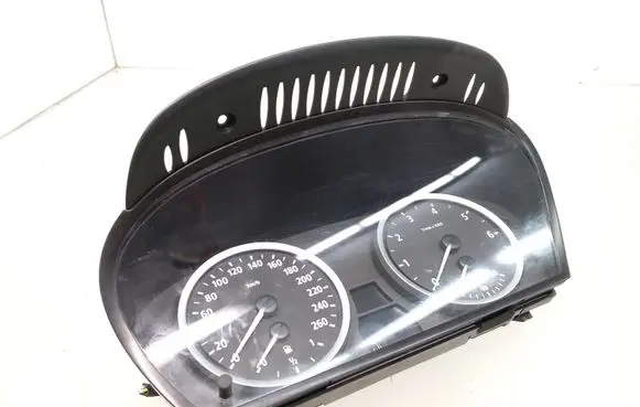 BMW 5 E60 E61 Speedometer (instrument cluster) 6942936 62116942936 110080213