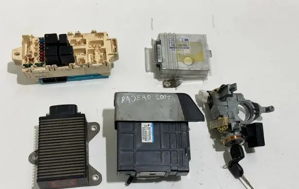 Mitsubishi Pajero Pinin Engine ECU kit and lock set MR539772 MR507766 MR534073