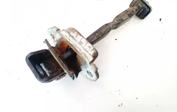 Skoda Octavia Mk2 (1Z) Rear door check strap stopper
