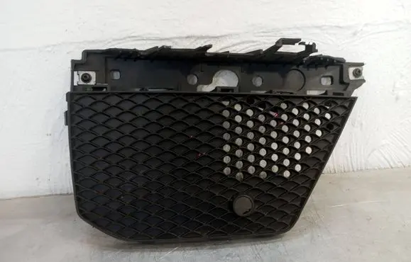 Mercedes-Benz ML AMG W166 Front fog light trim/grill A1668854022