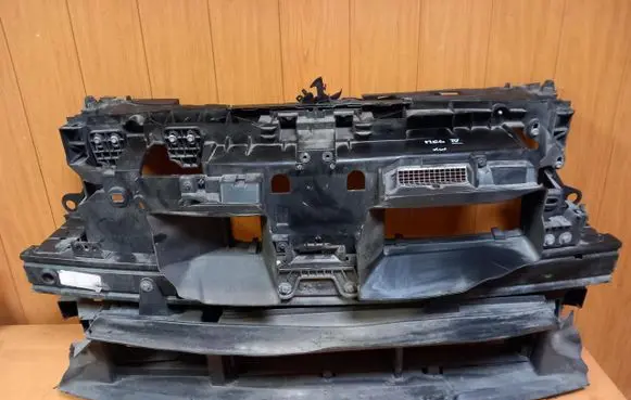 Renault Megane IV Radiator support slam panel 
