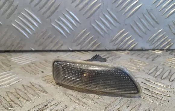 Volvo S60 Front fender indicator light 8658944