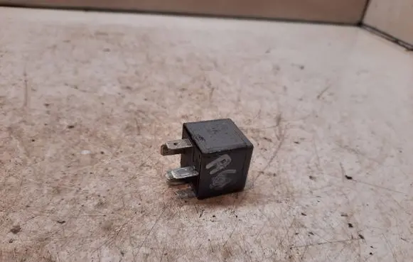 Audi A6 S6 C5 4B Other relay 8D0951253A V23134B52X301