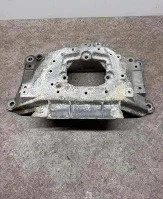 Gearbox mounting bracket