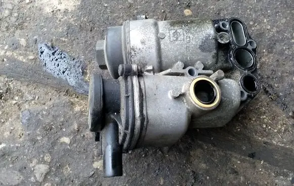 Volvo V70 Oil filter cover 6740273266