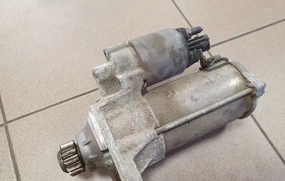 Volkswagen Tiguan Starter motor 02E911024B