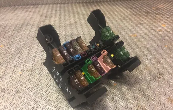 Mercedes-Benz E W211 Fuse box set 2115450301 A2115450301