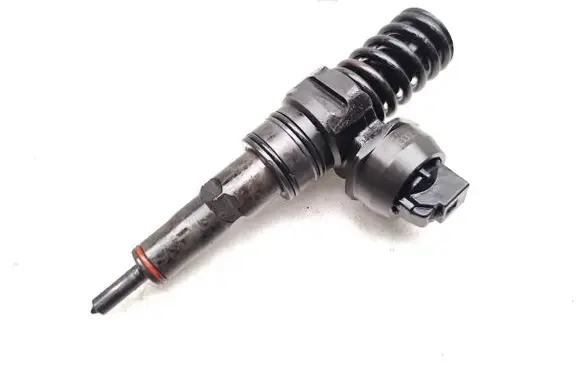 Volkswagen Golf V Fuel injector 038130073AG 0414720215