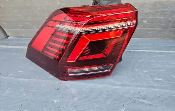 Volkswagen Tiguan Rear/tail lights 5na945207 00214953