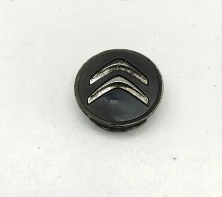 Citroen Berlingo R20 wheel hub/cap/trim 9670585877 9670585977