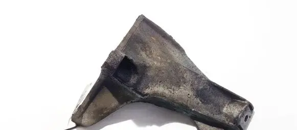 Volkswagen PASSAT B5.5 Engine mounting bracket