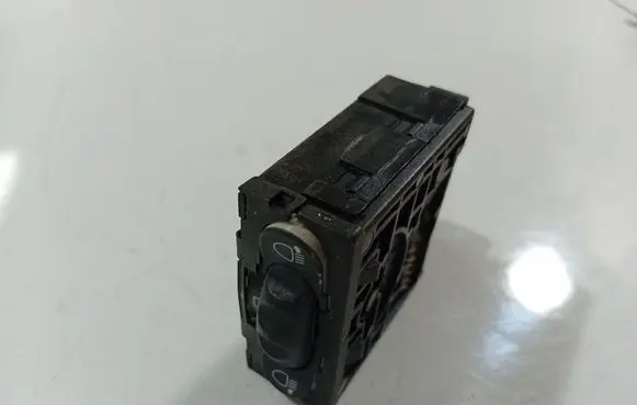 Renault Clio III Headlight level height control switch 8200379685