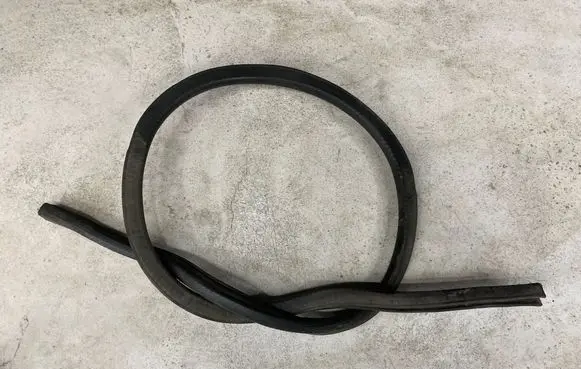 BMW 3 E90 E91 Engine compartment rubber 