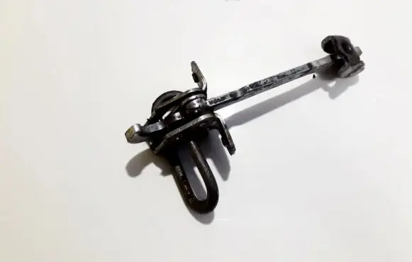 Opel Zafira A Front door check strap stopper 90579391