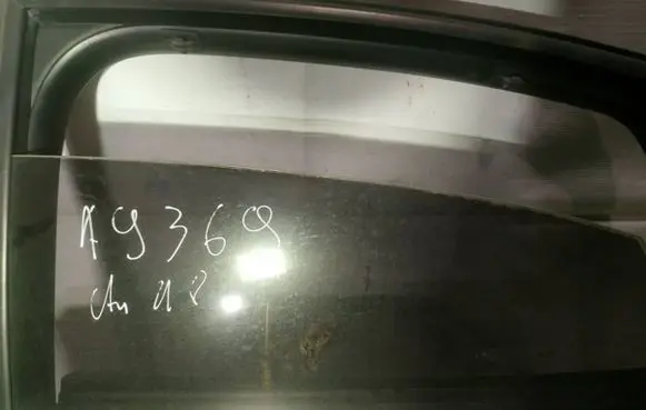 Audi A8 S8 D3 4E Rear door window glass 
