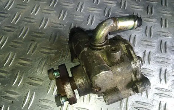 Volkswagen Golf IV Power steering pump