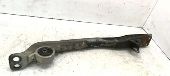 Nissan Micra Engine mount bracket