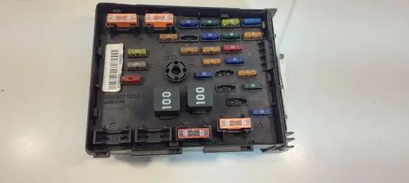 Volkswagen PASSAT B7 Fuse module 3C0937125A